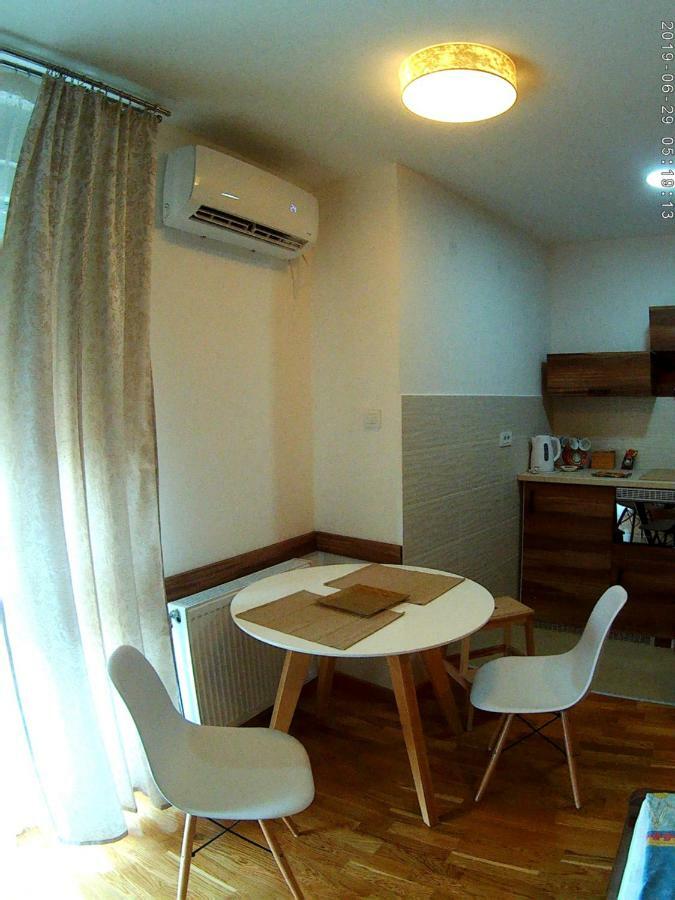 Uki-Modern Apartment With Parking Újvidék Kültér fotó